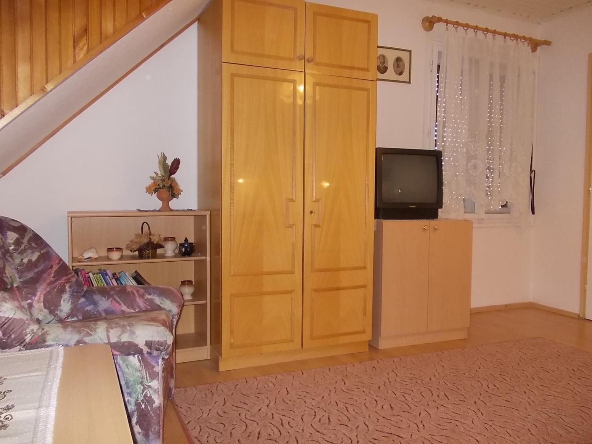 Judit Vendeghaz ヘーヴィーズ 部屋 写真